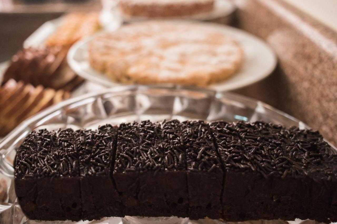 Holambra Garden Hotel Dış mekan fotoğraf Chocolate cake