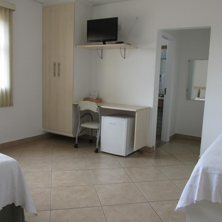 Holambra Garden Hotel Dış mekan fotoğraf A typical room at the hostel